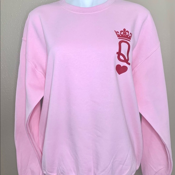 Queen of Hearts Pink Sweatshirt Valentine’s Day Crewneck Sweater Trendy NEW - Picture 2 of 3